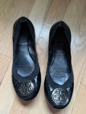 Tory Burch Black Patent Logo Round-Toe Flats